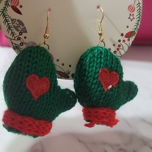 Glove design Christmas earrings similar to those made in crochet